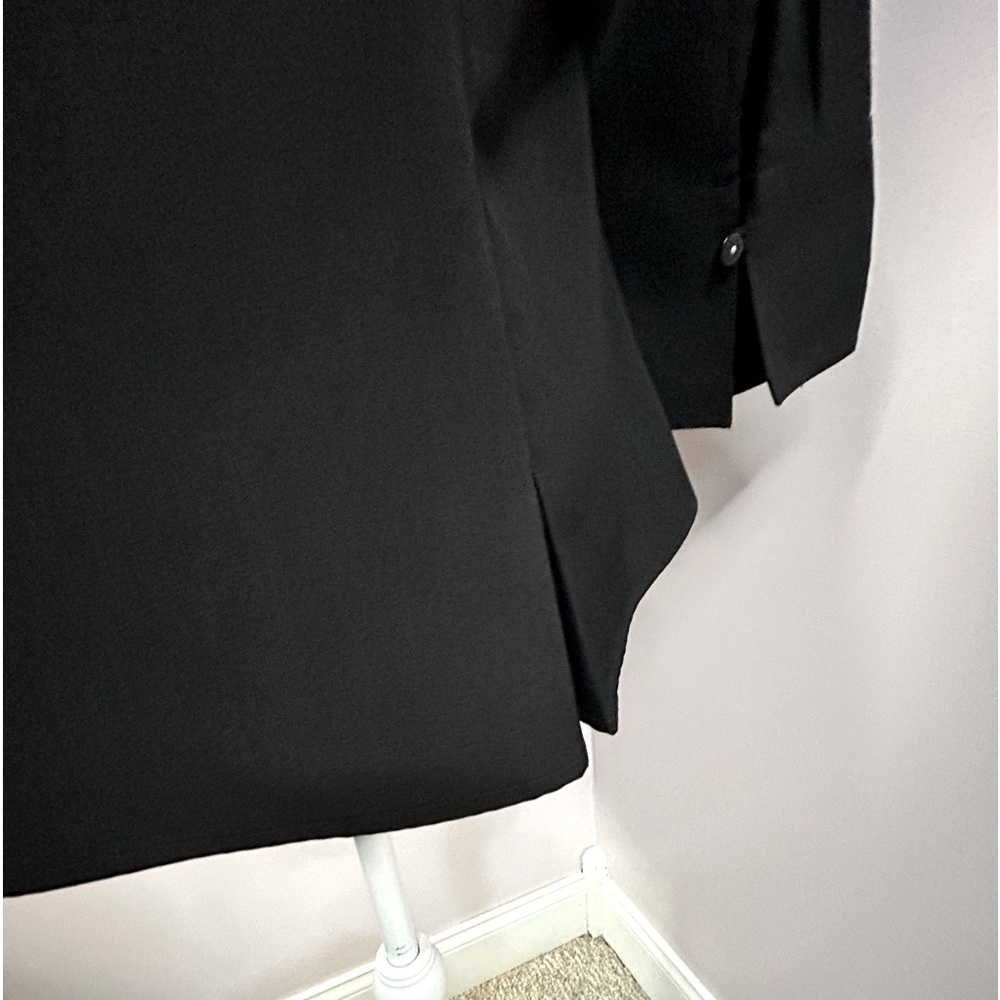 Black 3/4 sleeve v neck button down blouse with collar. Size large - Picture 9 of 10